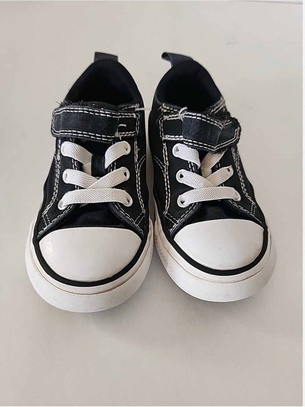 Converse Kids Black and White Canvas Low-Top Sneakers stock (43)